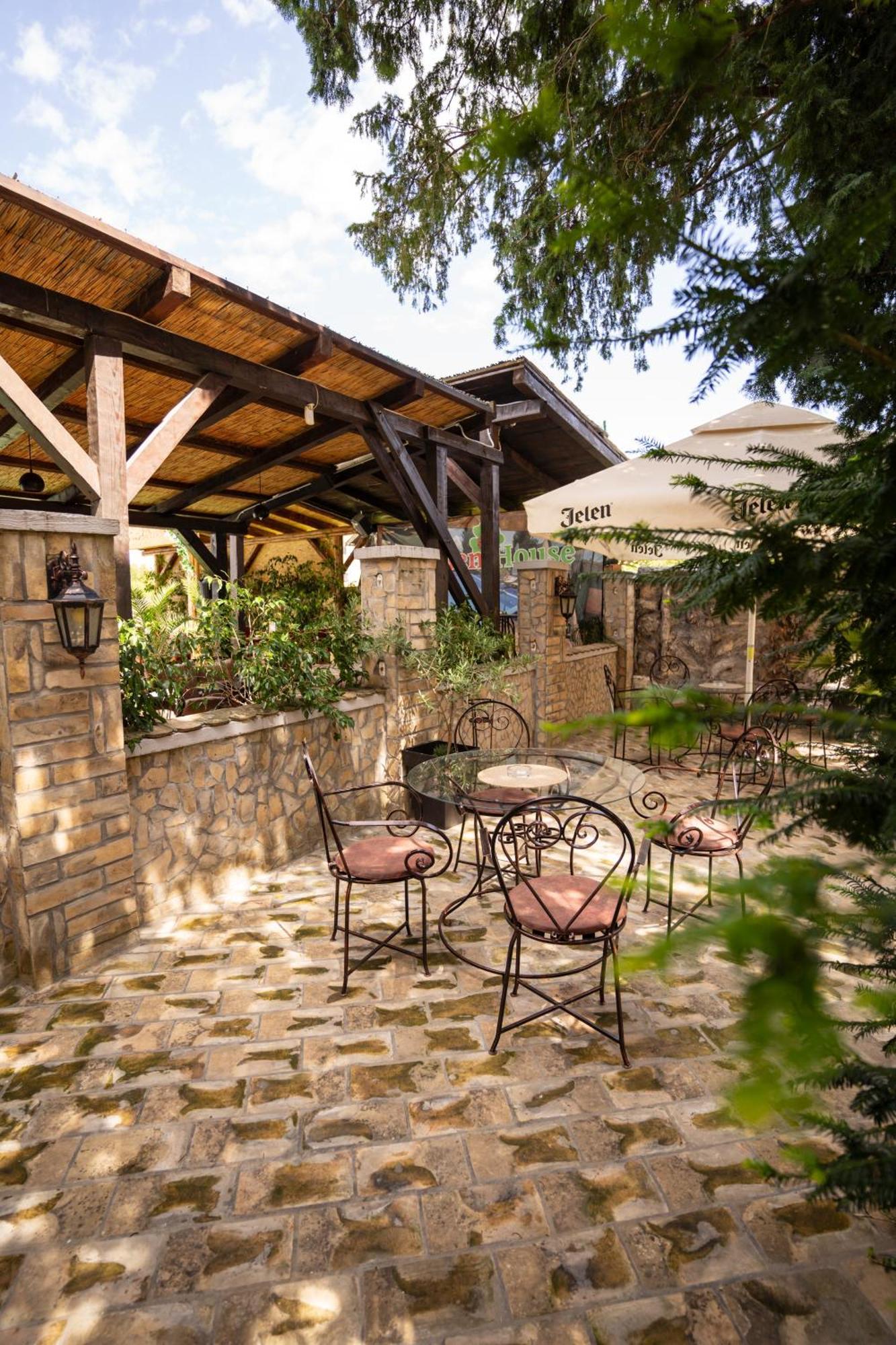Garden House Bed and Breakfast Apatin Exteriör bild
